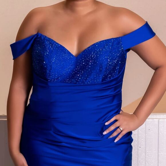 Plus Size Prom Dress Size 22: Royal Blue Off-Shoulder Gown - Picture 2 of 10